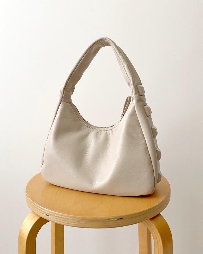 ZARA / ソフトレザーショルダーバッグ 画像・動画】まるで本革みたいな高級感！ZARAの「新作バッグ