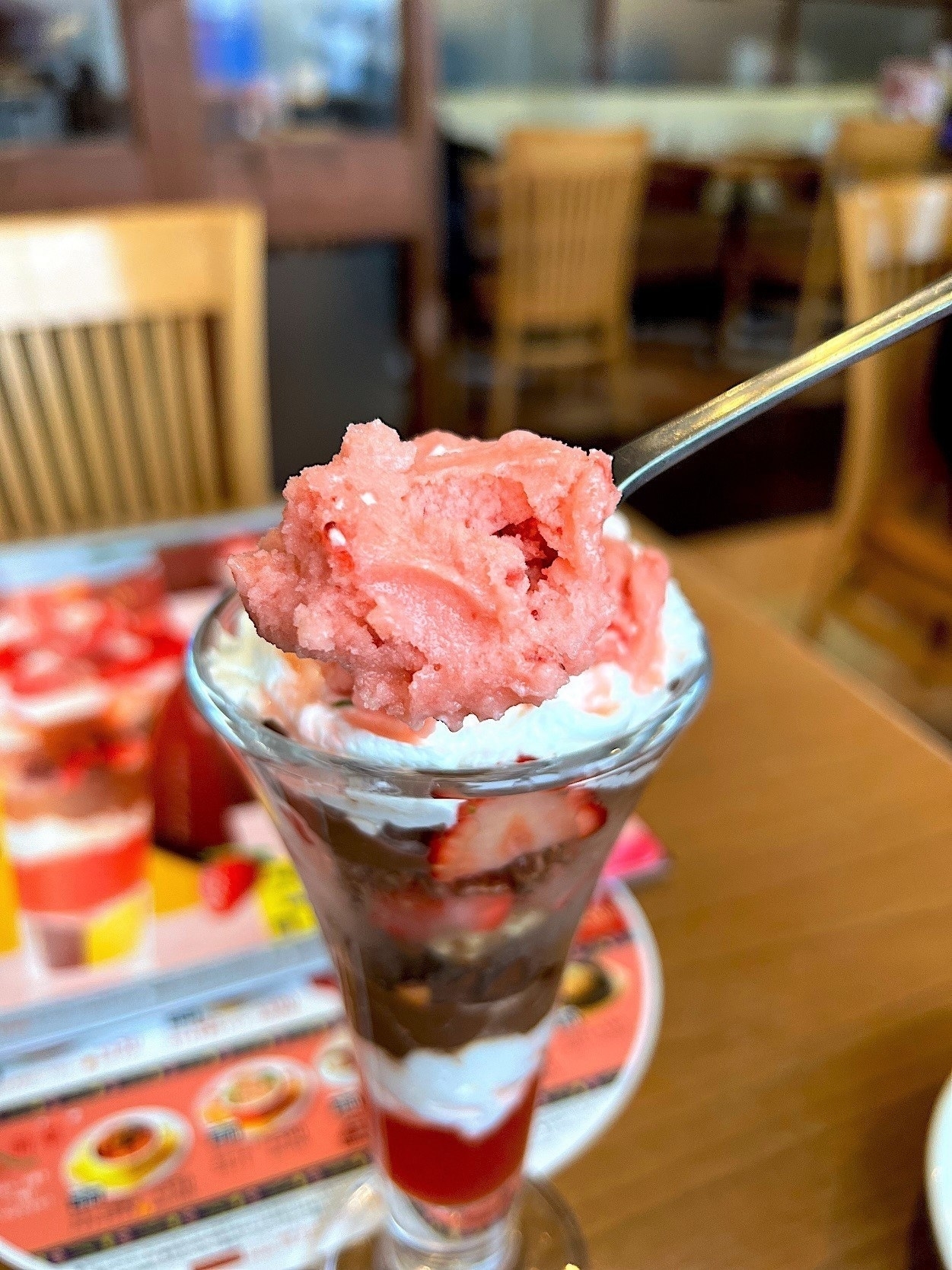 ココスのオススメ「超いちご！15（いちご）のクイーンパフェ」