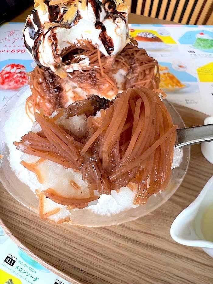 ココスのオススメ「ふわふわ純氷かき氷 モンブラン」