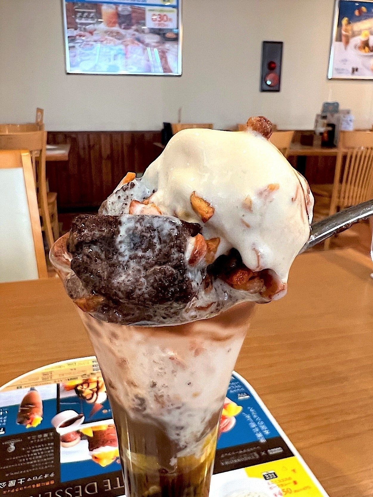 ココスのオススメ「ショコラづくしのパフェ」