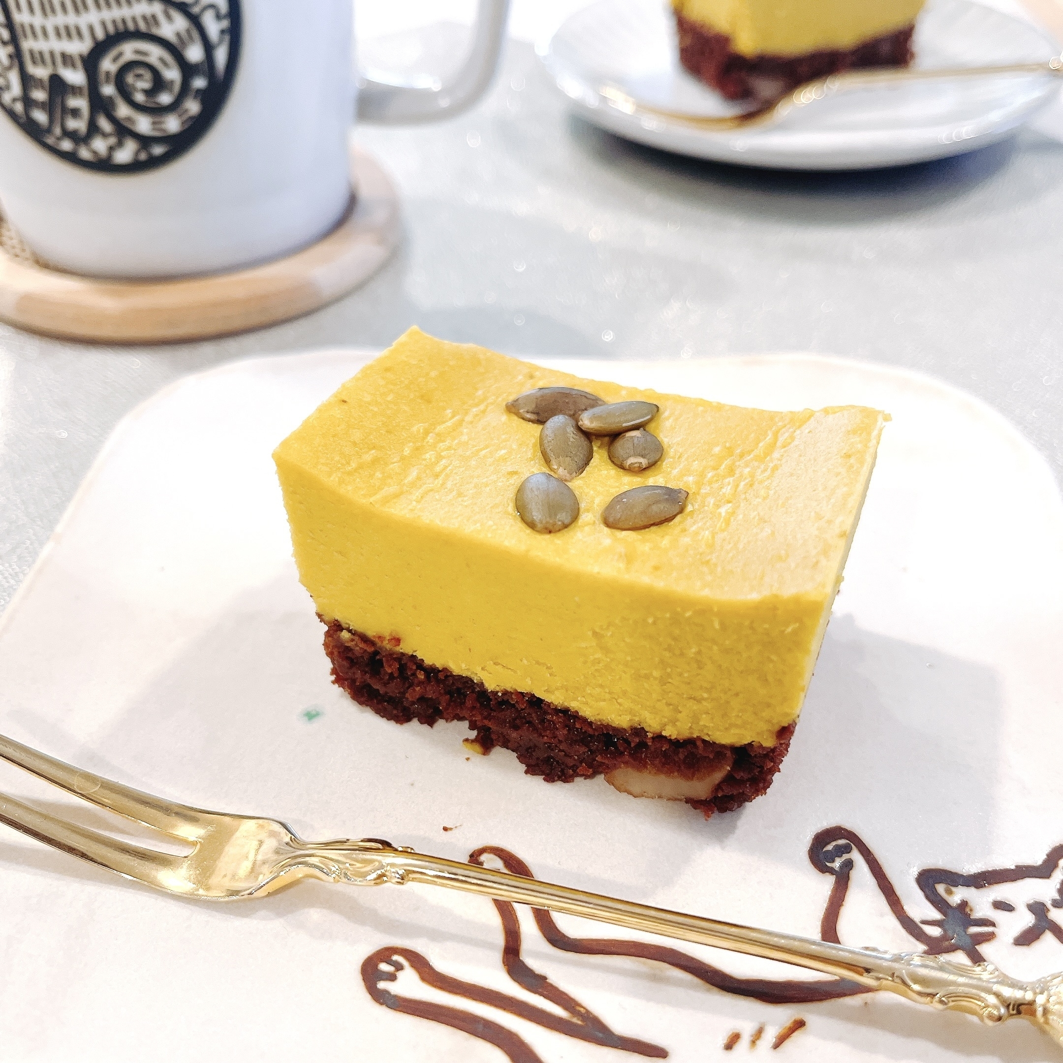 成城石井のオススメのスイーツ「北海道産かぼちゃのブラウニーパンプキンチーズケーキ」