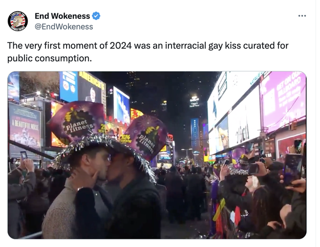 CNN Showed Two Men Kissing On New Years And People Are Angry