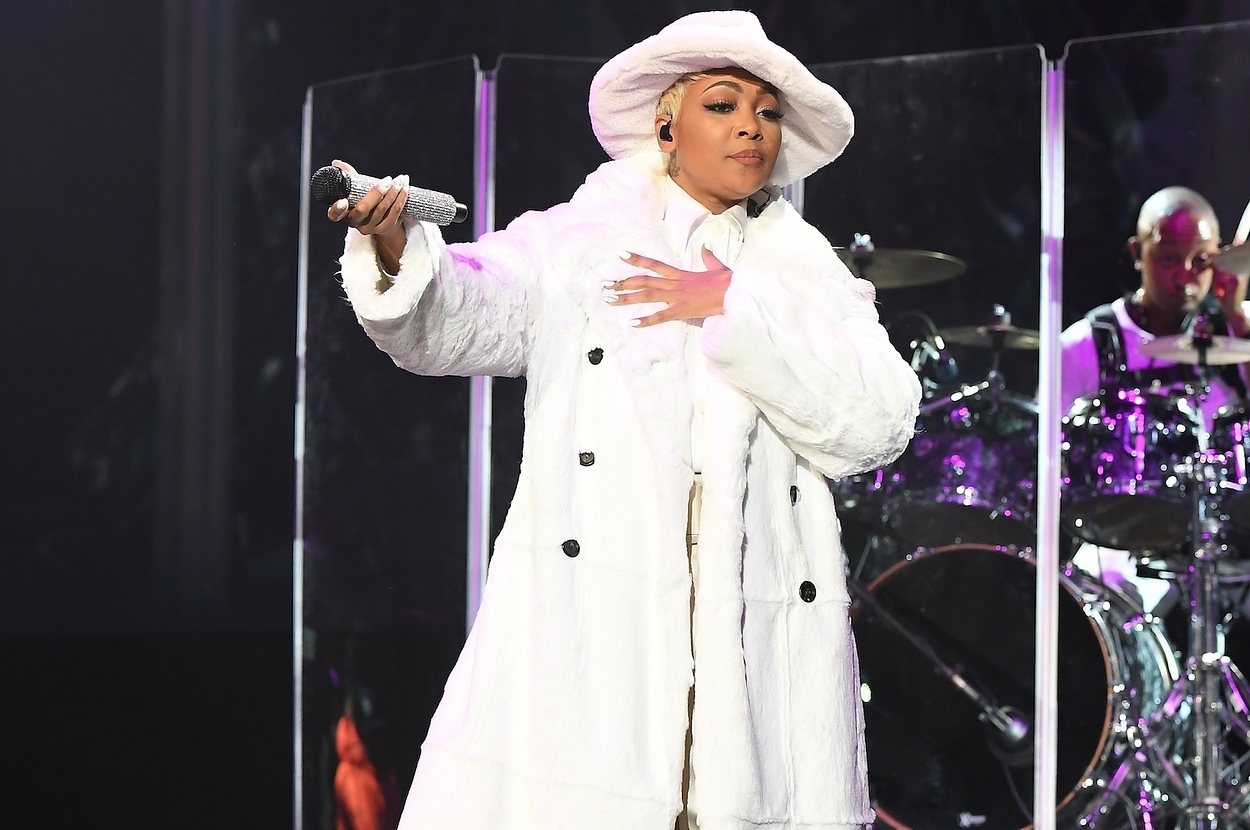 Singer Monica Faints During Houston Concert [VIDEO]