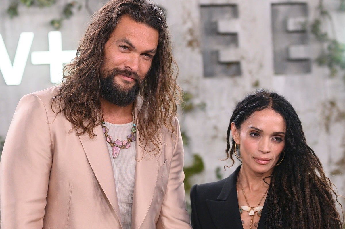 https://img.buzzfeed.com/buzzfeed-static/static/2024-01/10/1/campaign_images/ffda59761171/lisa-bonet-files-for-divorce-from-jason-momoa-upd-5-1408-1704849440-3_dblbig.jpg?resize=1200:*