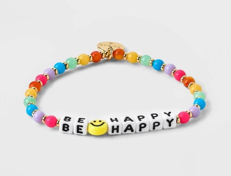 The colorful beaded bracelet with beads that say &quot;be happy&quot;