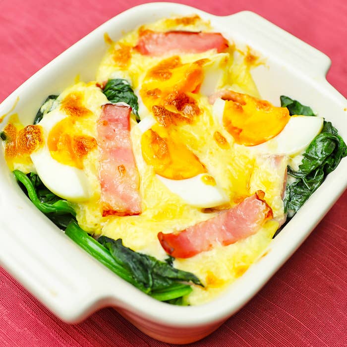 ほうれん草、リコッタチーズ、フォンティーナを添えた焼きペンネのレシピ