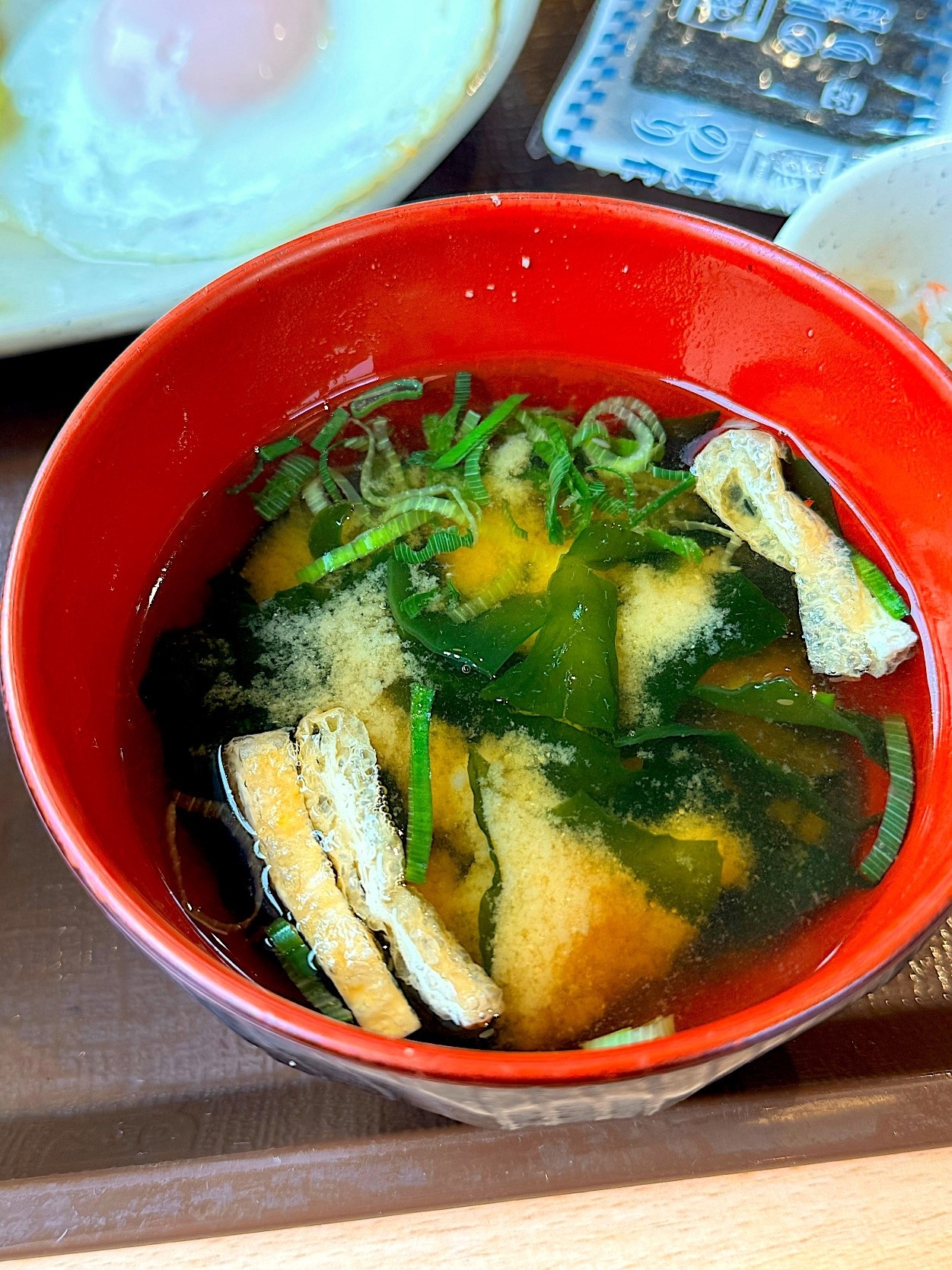 すき家のオススメのモーニング「自社製ベーコンエッグ朝食」