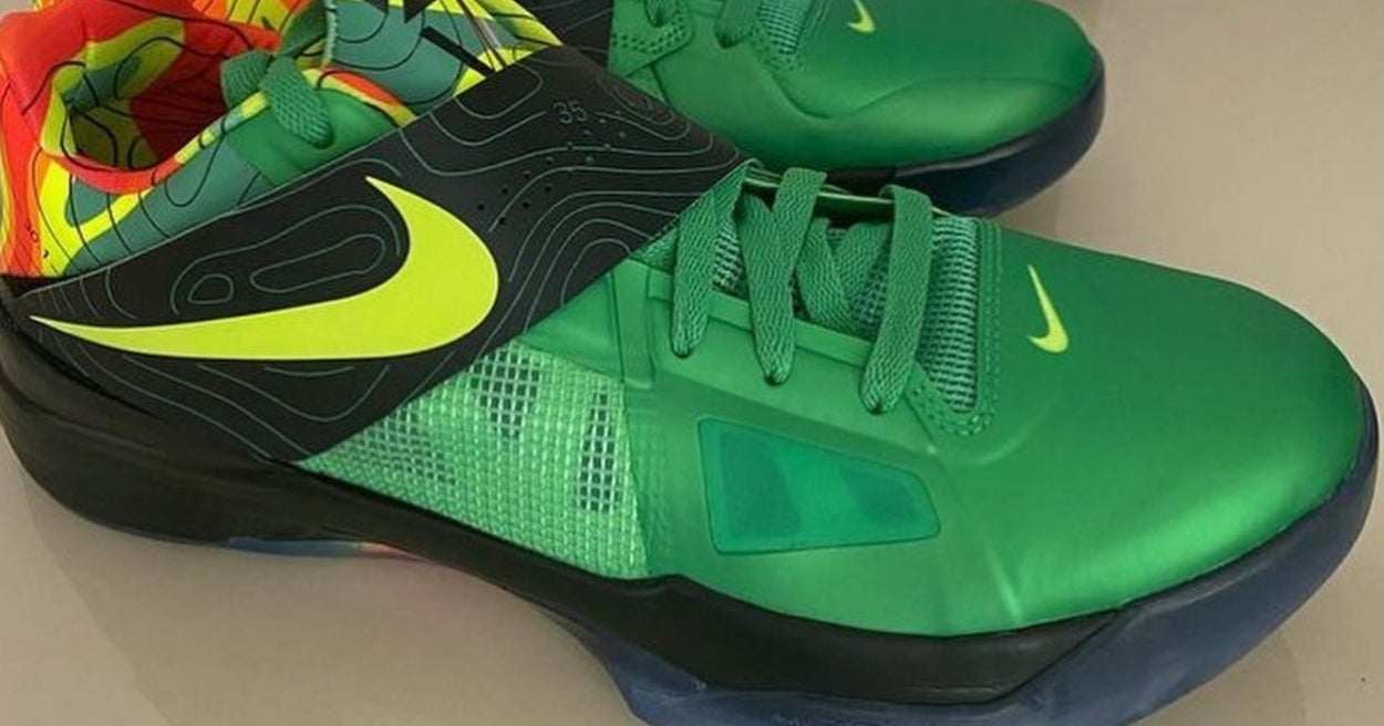 Detailed Look at the 'Weatherman' Nike KD 4 Retro
