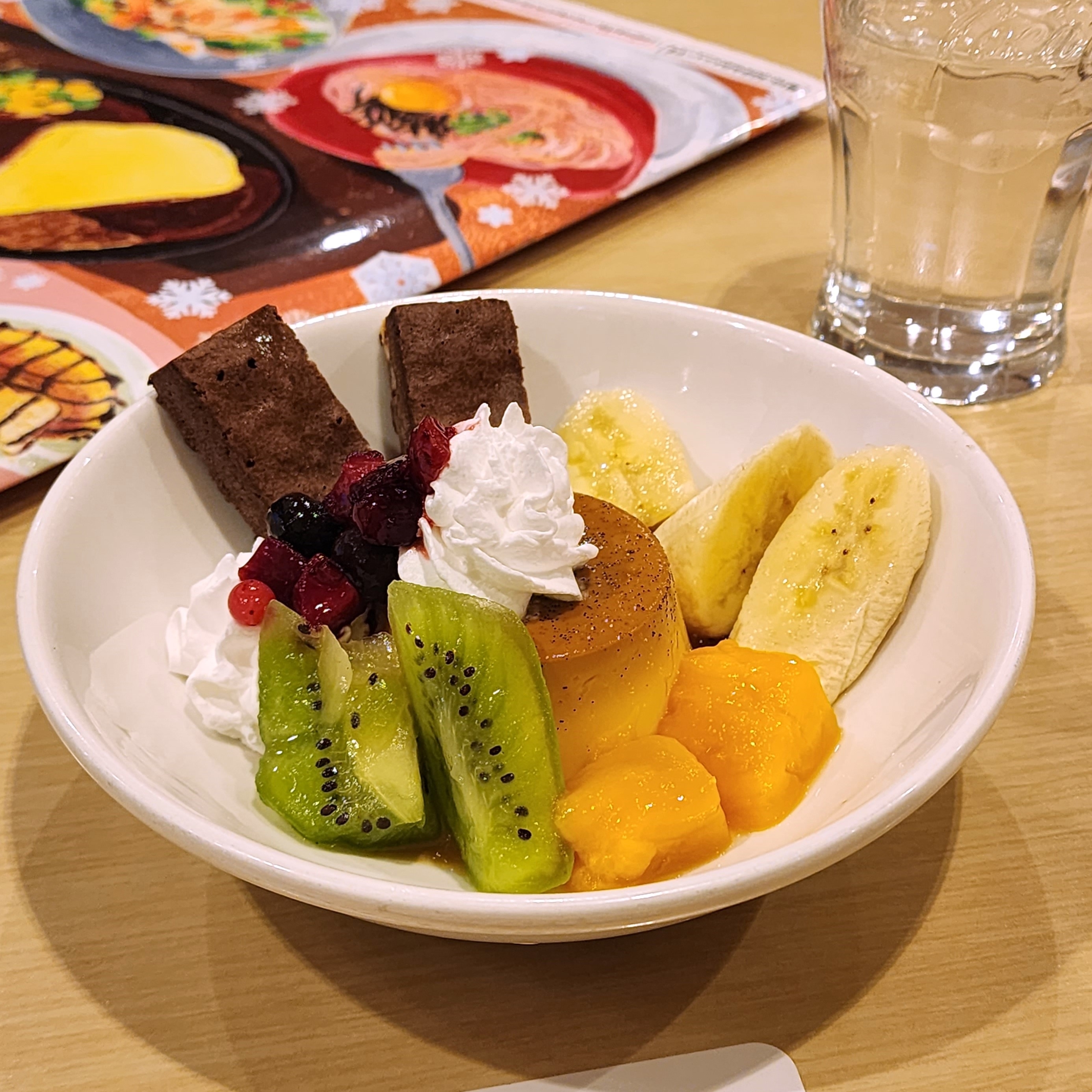 ガストのおすすめスイーツ「プリンアラモード」