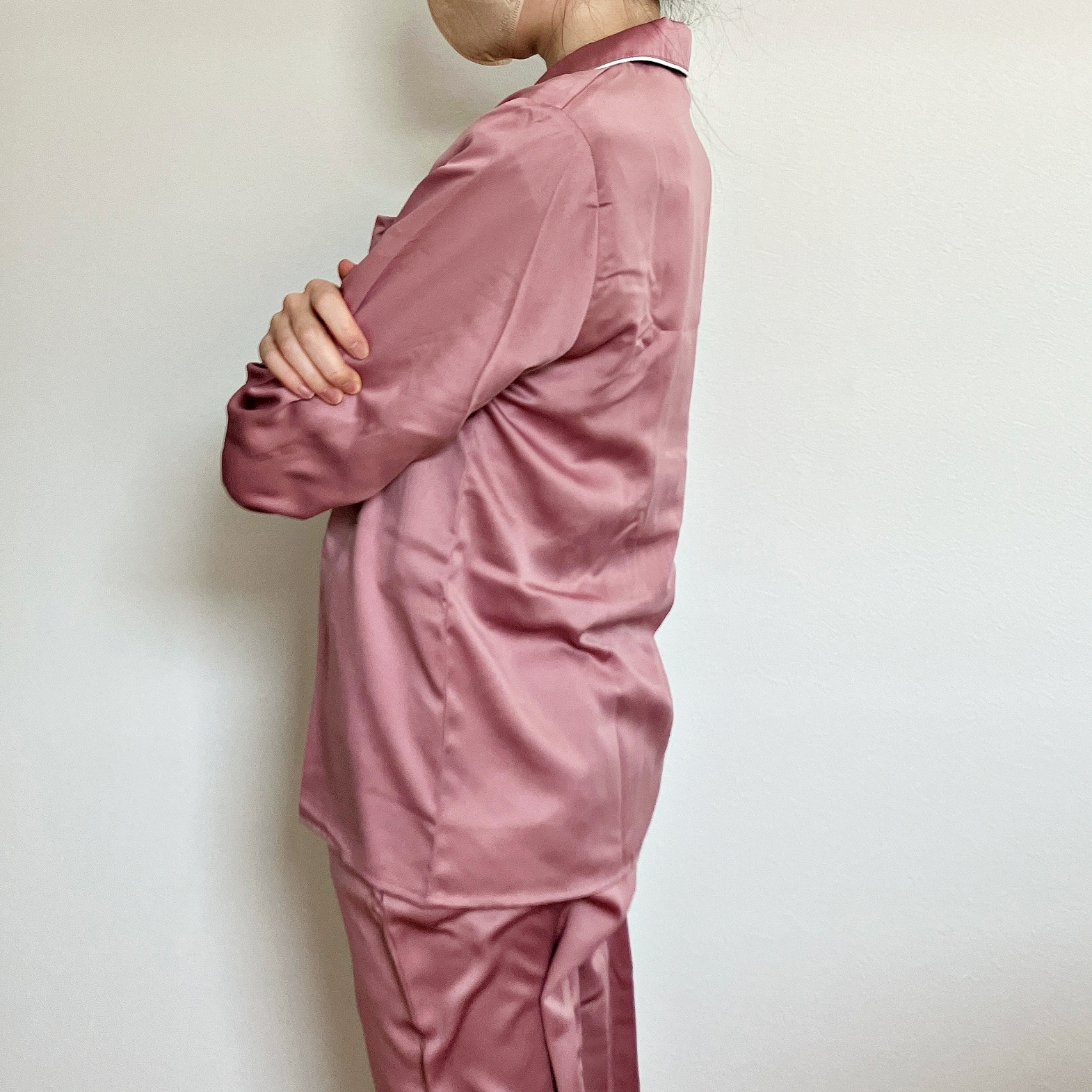 GU（ジーユー）のおしゃれルームウェア「サテンパジャマ（長袖＆ロングパンツ）」