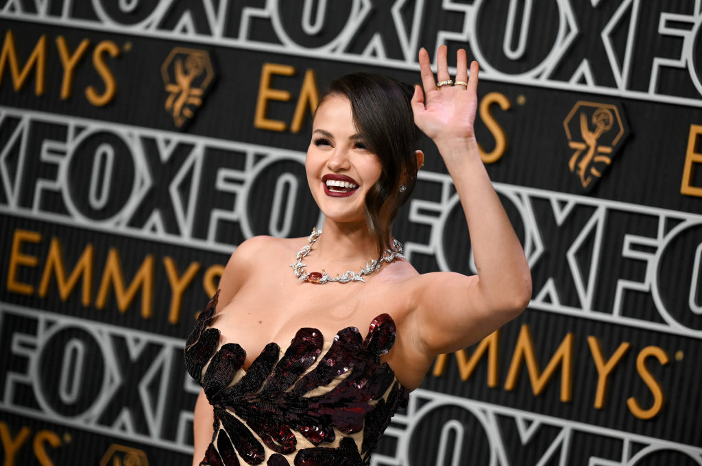 Closeup of Selena Gomez waving on the red carpet