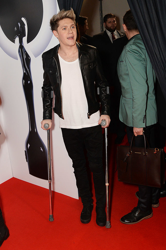 Niall Horan with crutches