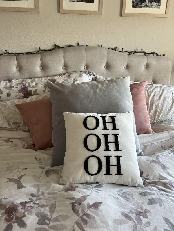 A pillow saying &quot;Oh Oh Oh&quot;