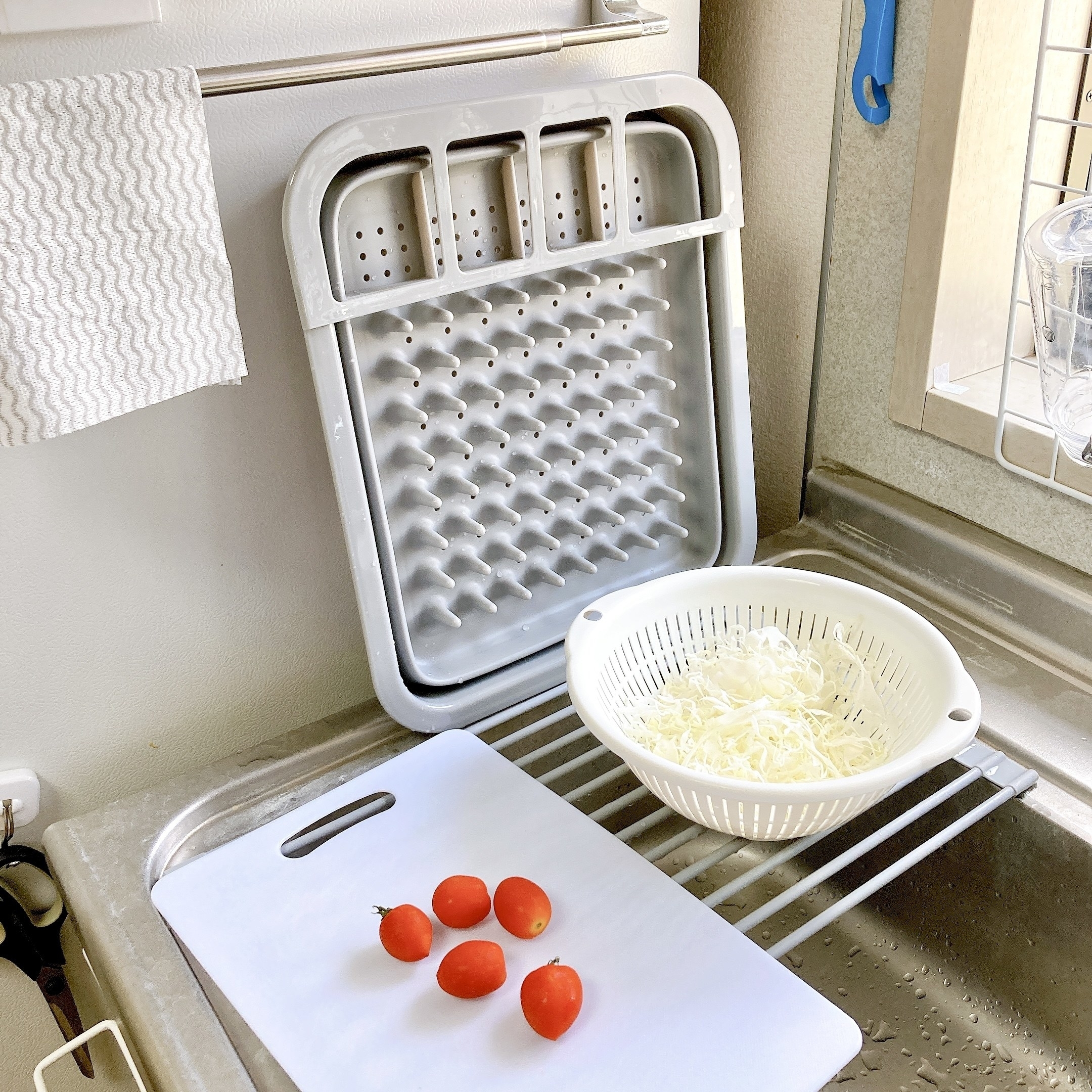 ダイソーのオススメグッズ「折りたためる水切りかご（36cm×30.9cm）」