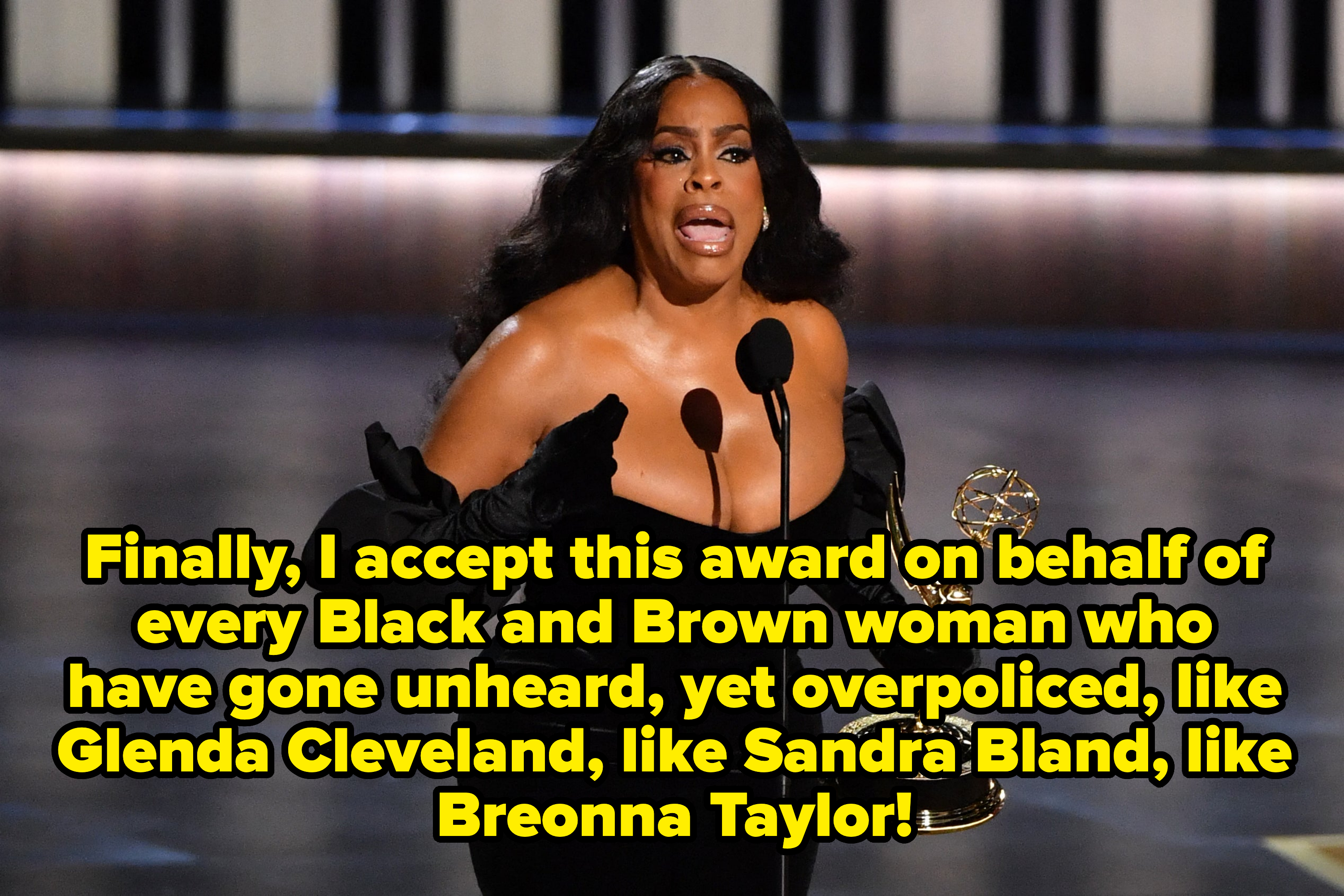 Closeup of Niecy Nash accepting her Emmy award