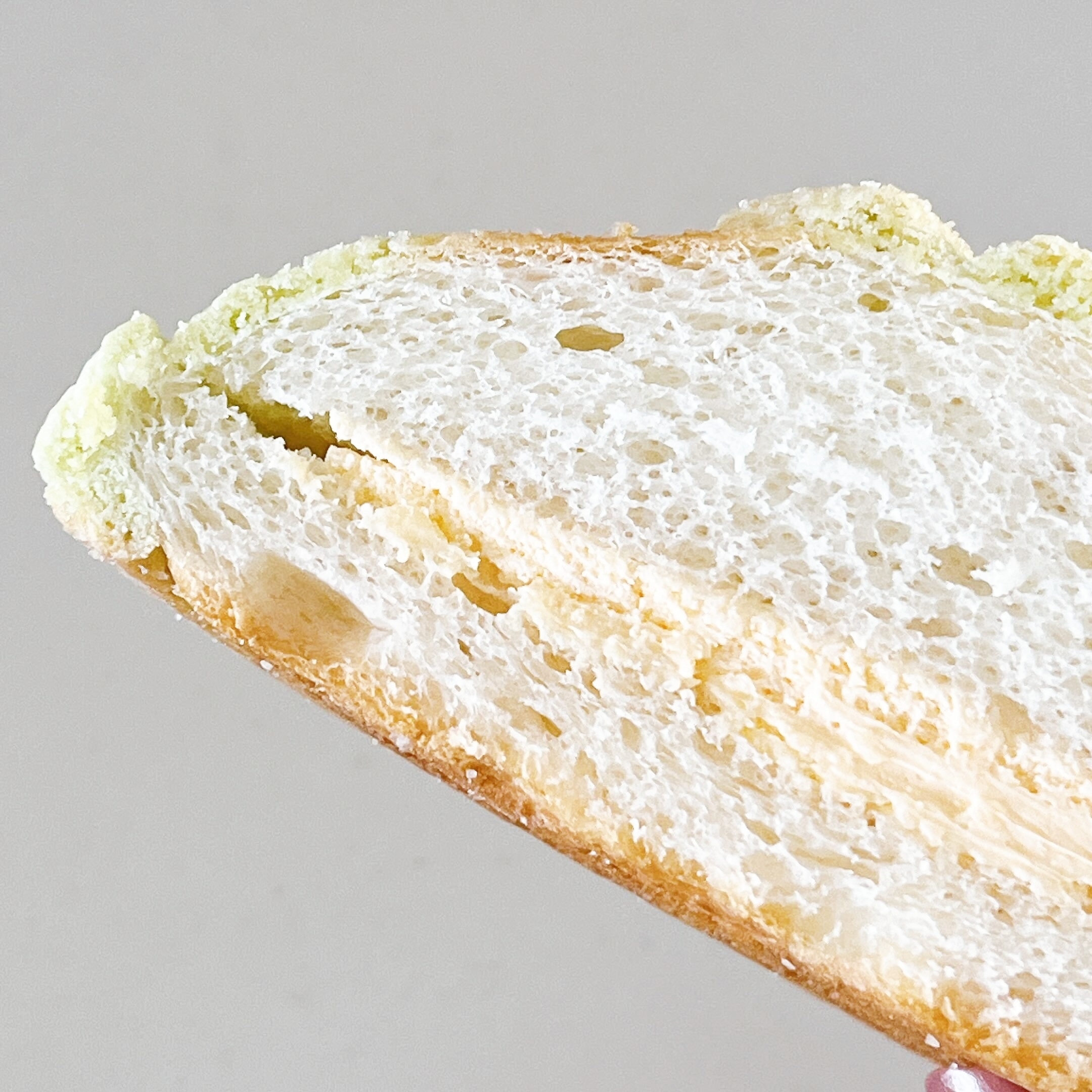 セブン-イレブンのオススメの菓子パン「富良野メロンのホイップメロンパン」