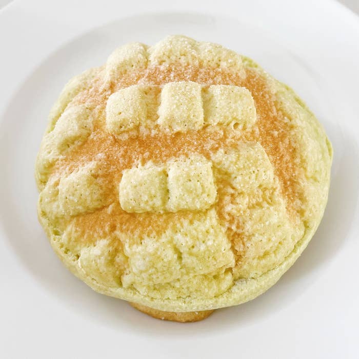 セブン-イレブンのオススメの菓子パン「富良野メロンのホイップメロンパン」