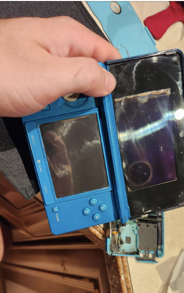 a broken Nintendo DS