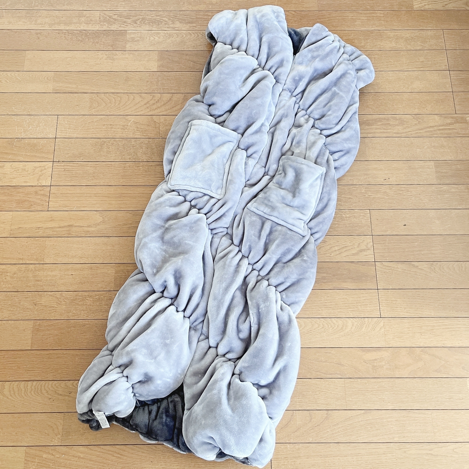 カインズ 着る毛布 リバーシブル ロング カインズ】「すぐにポカポカ」「3つ購入した」レビュー大絶賛の