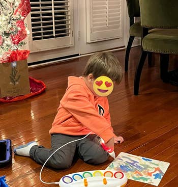 a kid playing with the crayola paint set