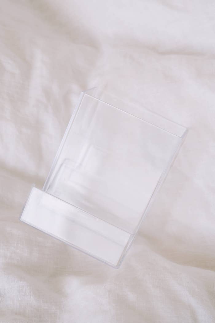 DAISO(ダイソー)の便利グッズ「デスクスタンド」