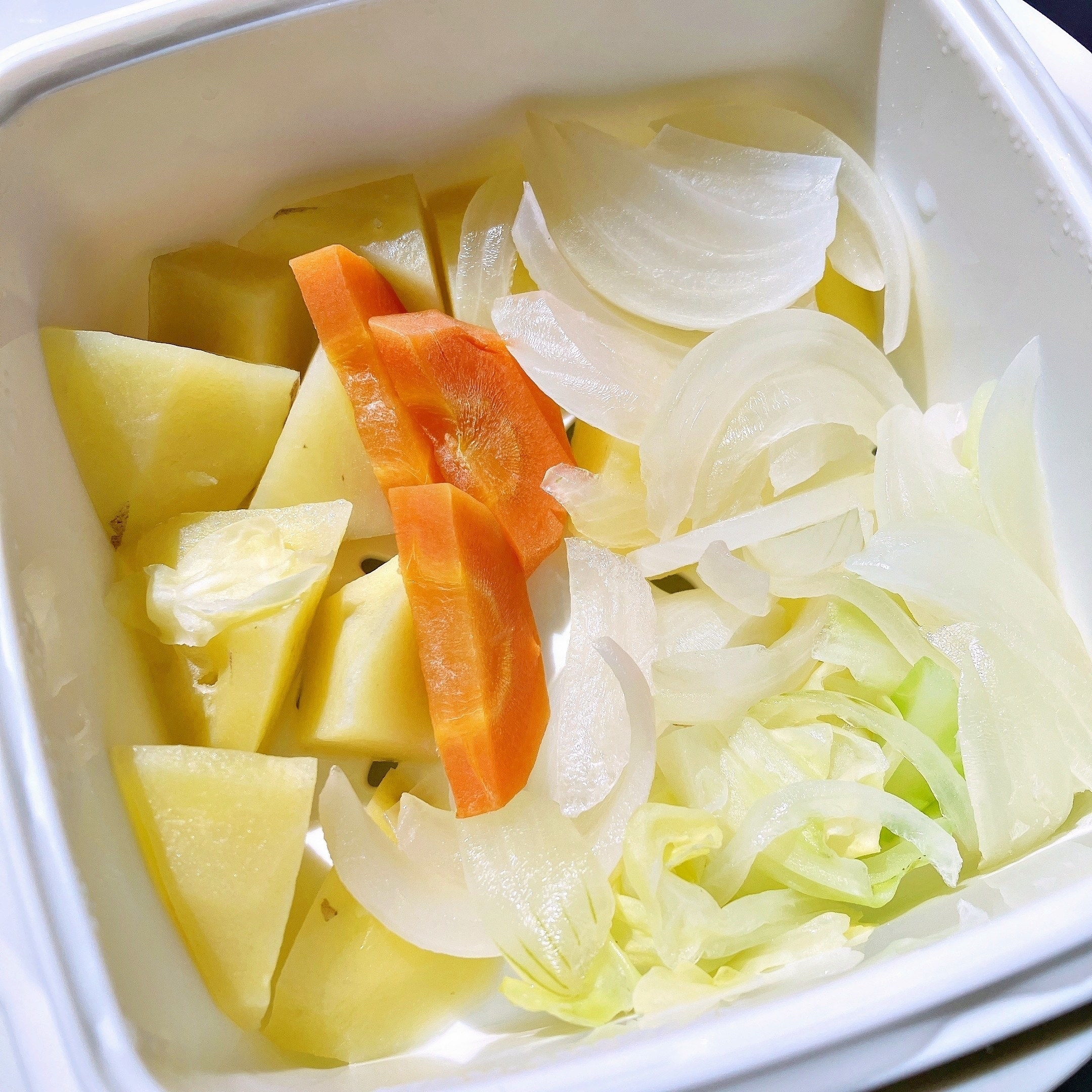 ダイソーのオススメグッズ「電子レンジ調理器 温野菜 GR」