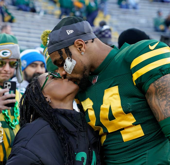 The two kissing after Jonathan&#x27;s game