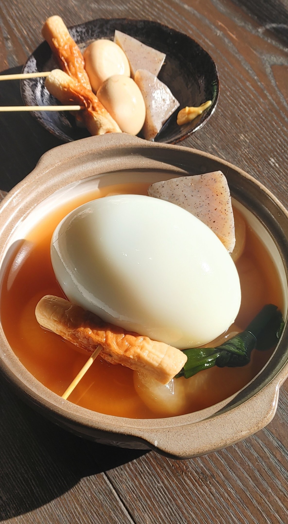 お鍋の真ん中にドンっ！巨大な“エミューの卵”でおでんを作ってみた