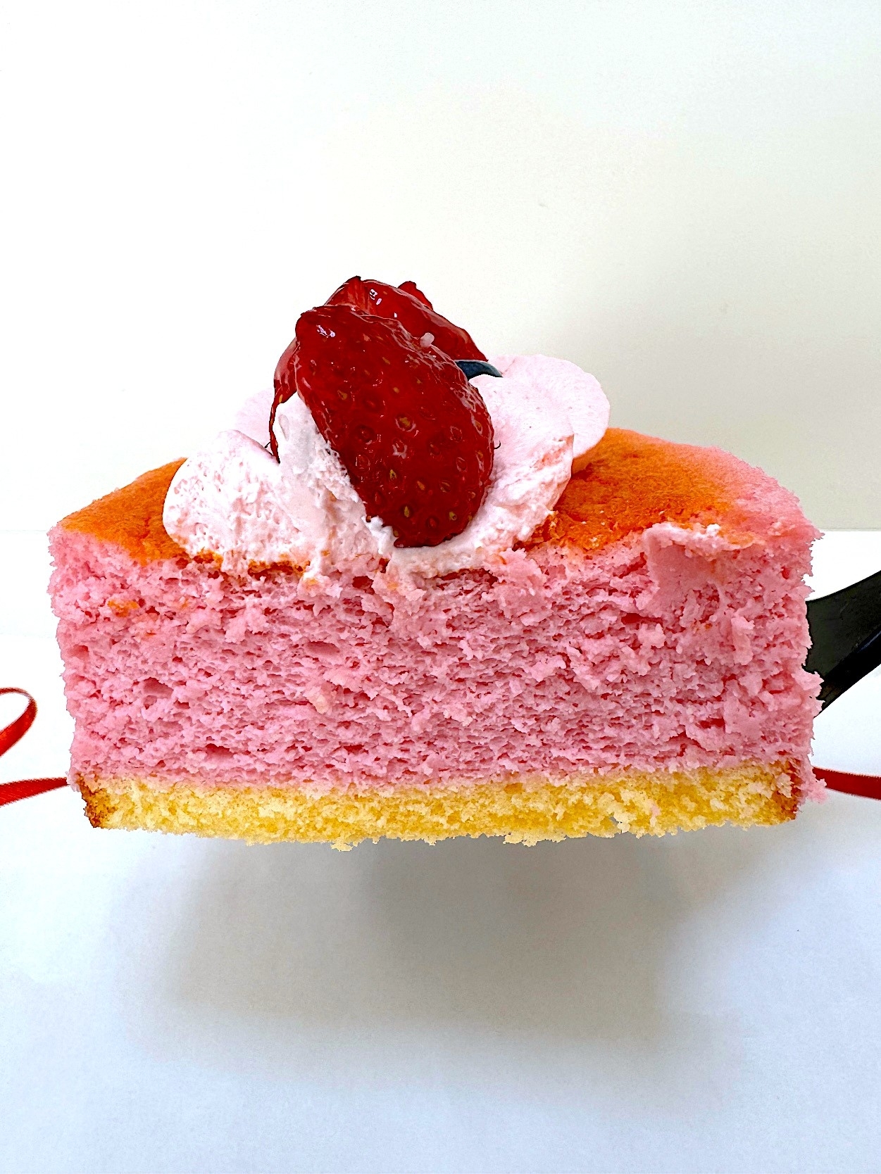 銀座コージーコーナーのおすすめスイーツ「苺のスペシャルチーズスフレ」