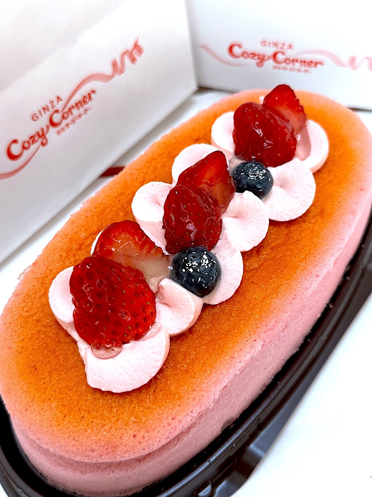 銀座コージーコーナーのおすすめスイーツ「苺のスペシャルチーズスフレ」
