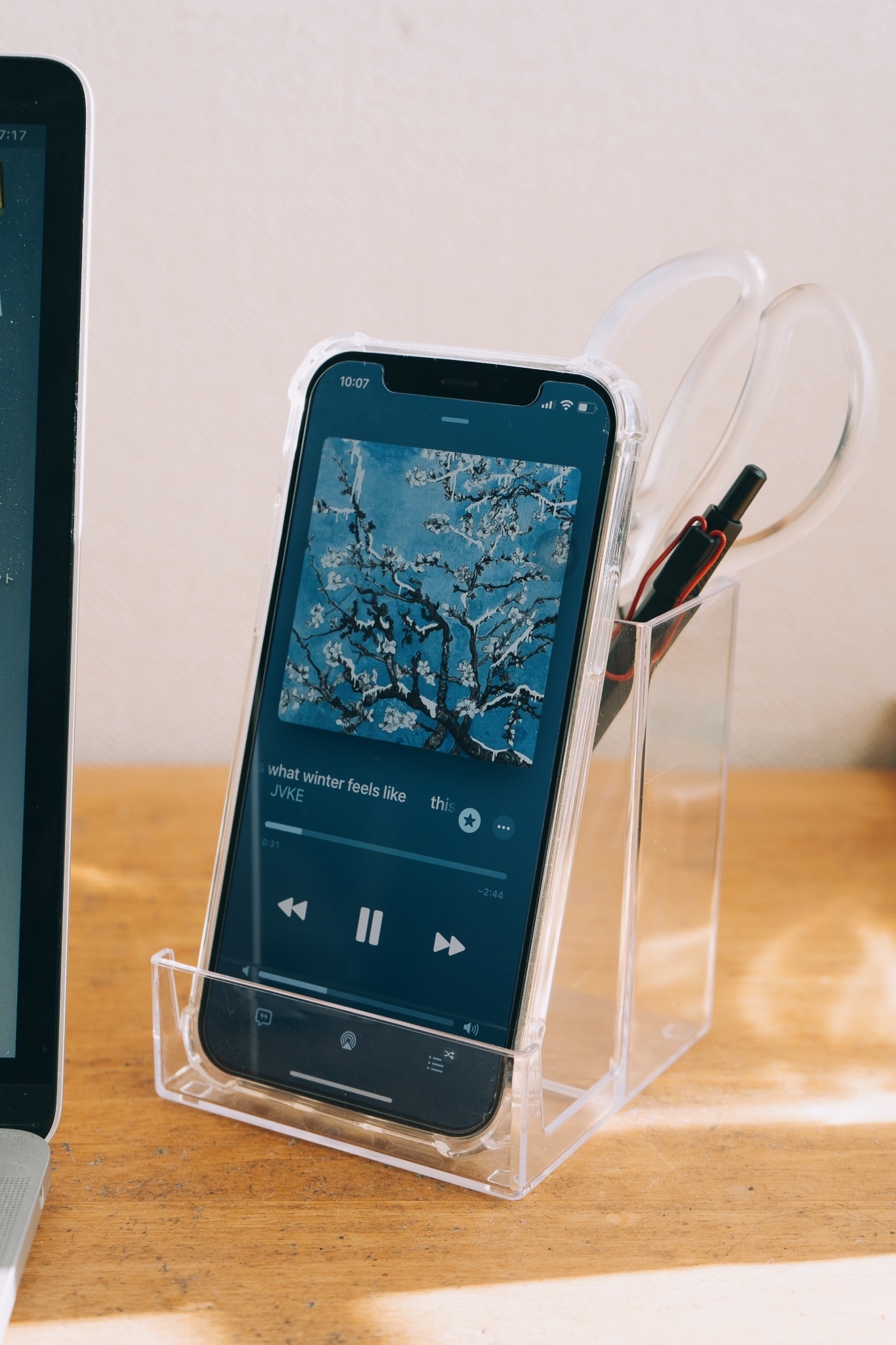 DAISO(ダイソー)の便利グッズ「デスクスタンド」