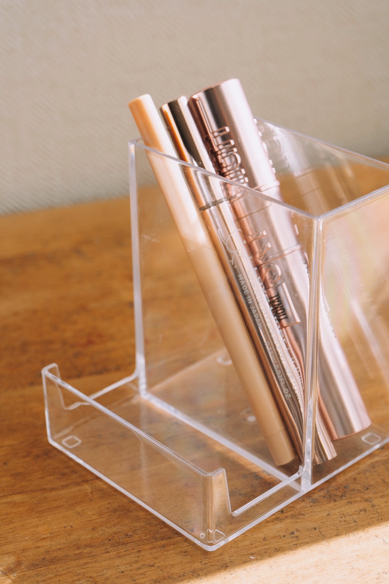 DAISO(ダイソー)の便利グッズ「デスクスタンド」