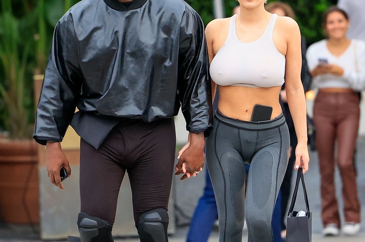 Las Vegas Issues on X: Kanye West and his wife Bianca Censori have been  spotted at the Wynn. It's 47° and Bianca was barefoot wearing a bikini top.   / X
