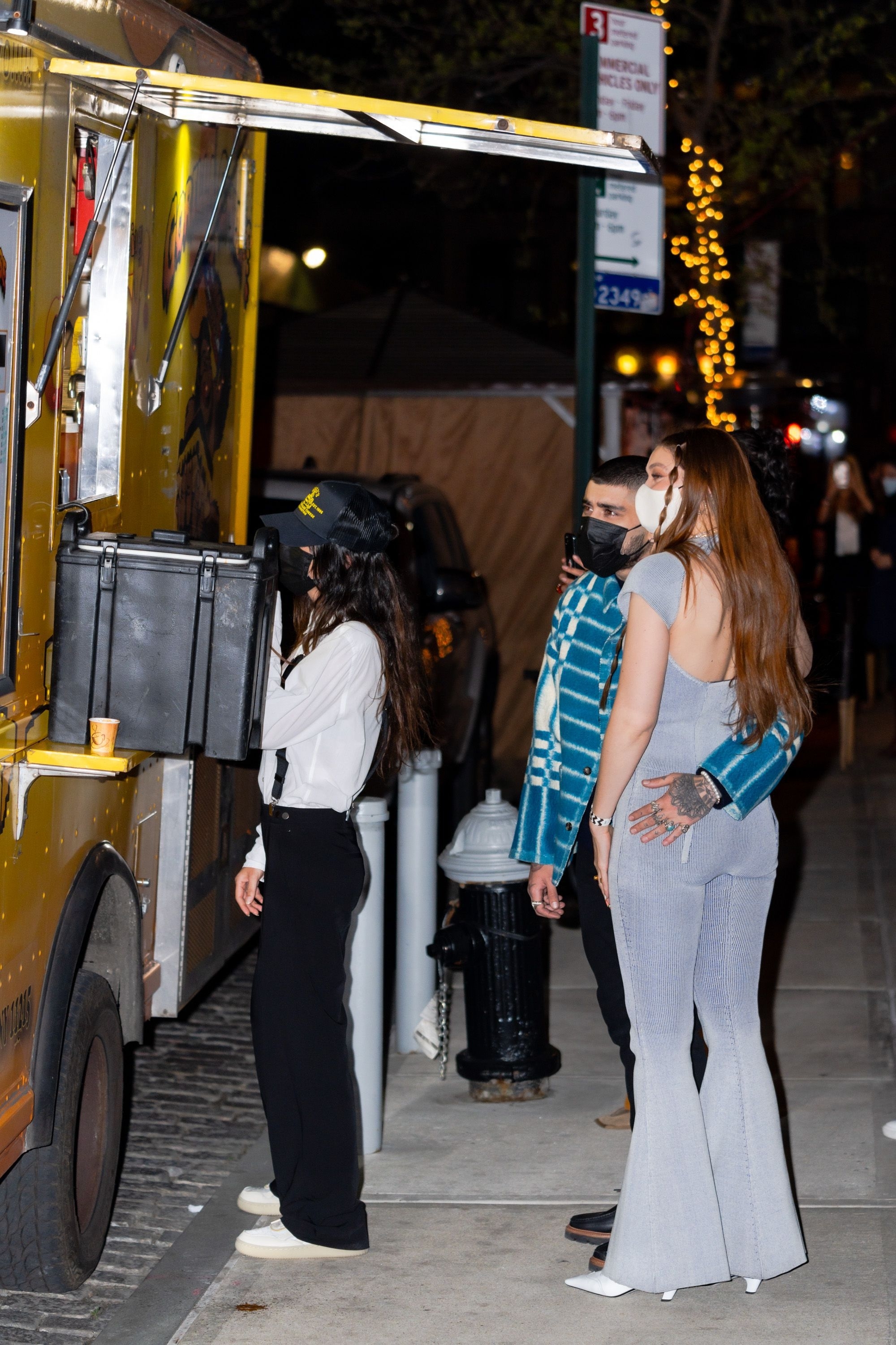 Zayn Malik and Gigi Hadid waiting at a food cart