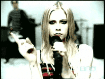 avril lavigne tapping her mic