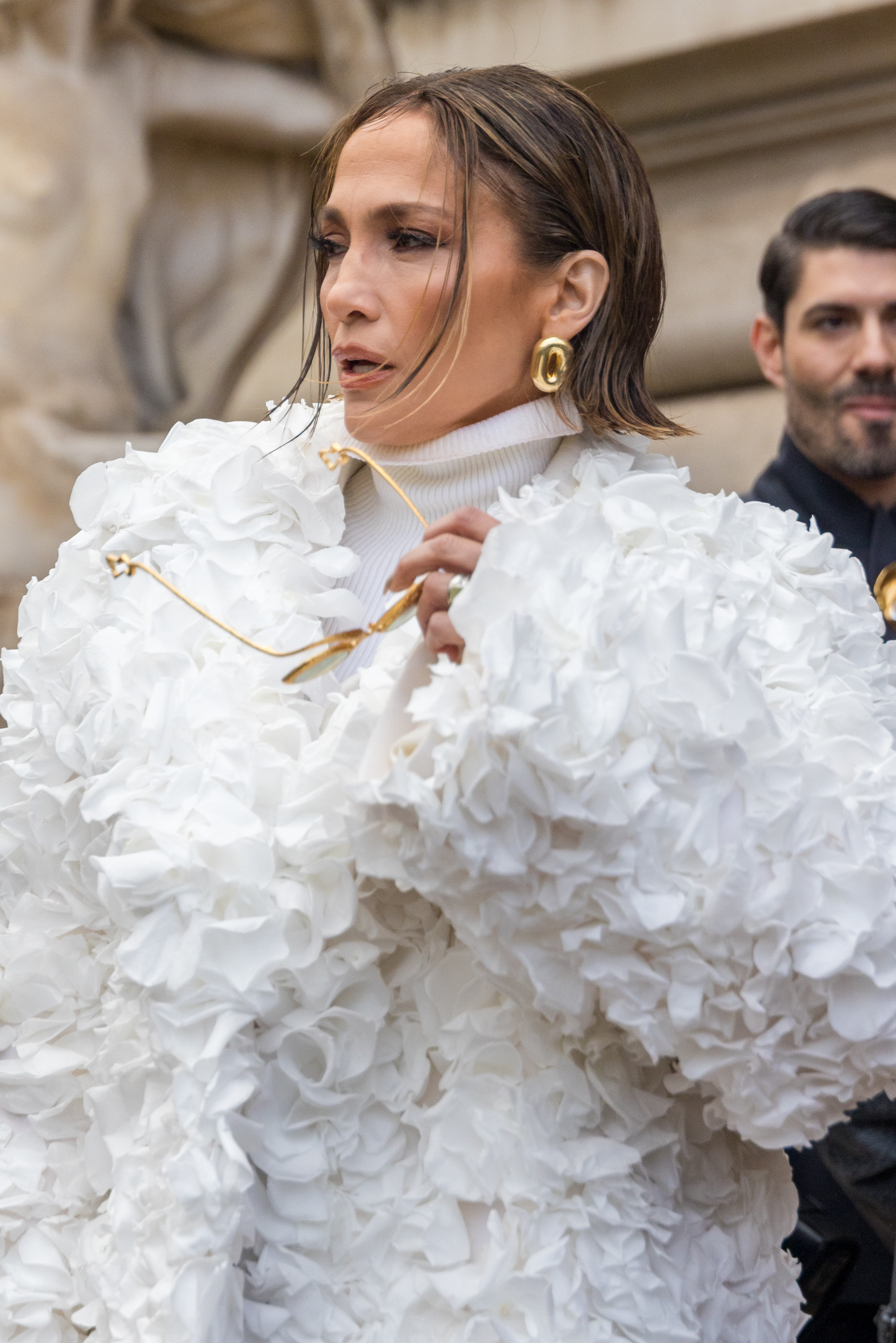 Jennifer Lopez in a coat made from real rose petals at Schiaparelli's Paris  Fashion Week show : r/popculturechat