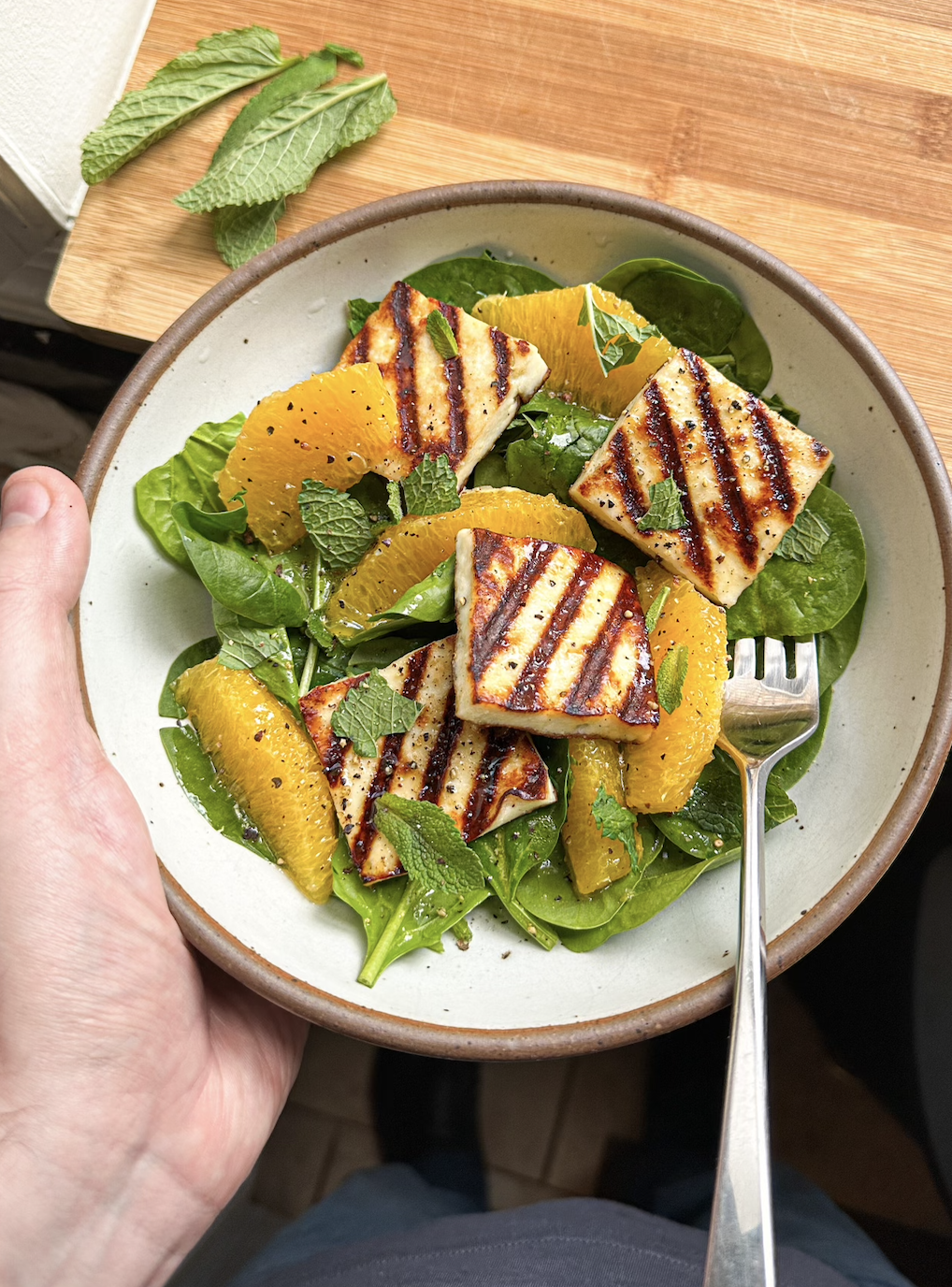 Grilled halloumi cheese with orange and spinach salad