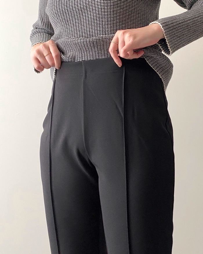 GU(ジーユー)のおすすめのレディースアイテム「カットソースリットスリムパンツ+E」