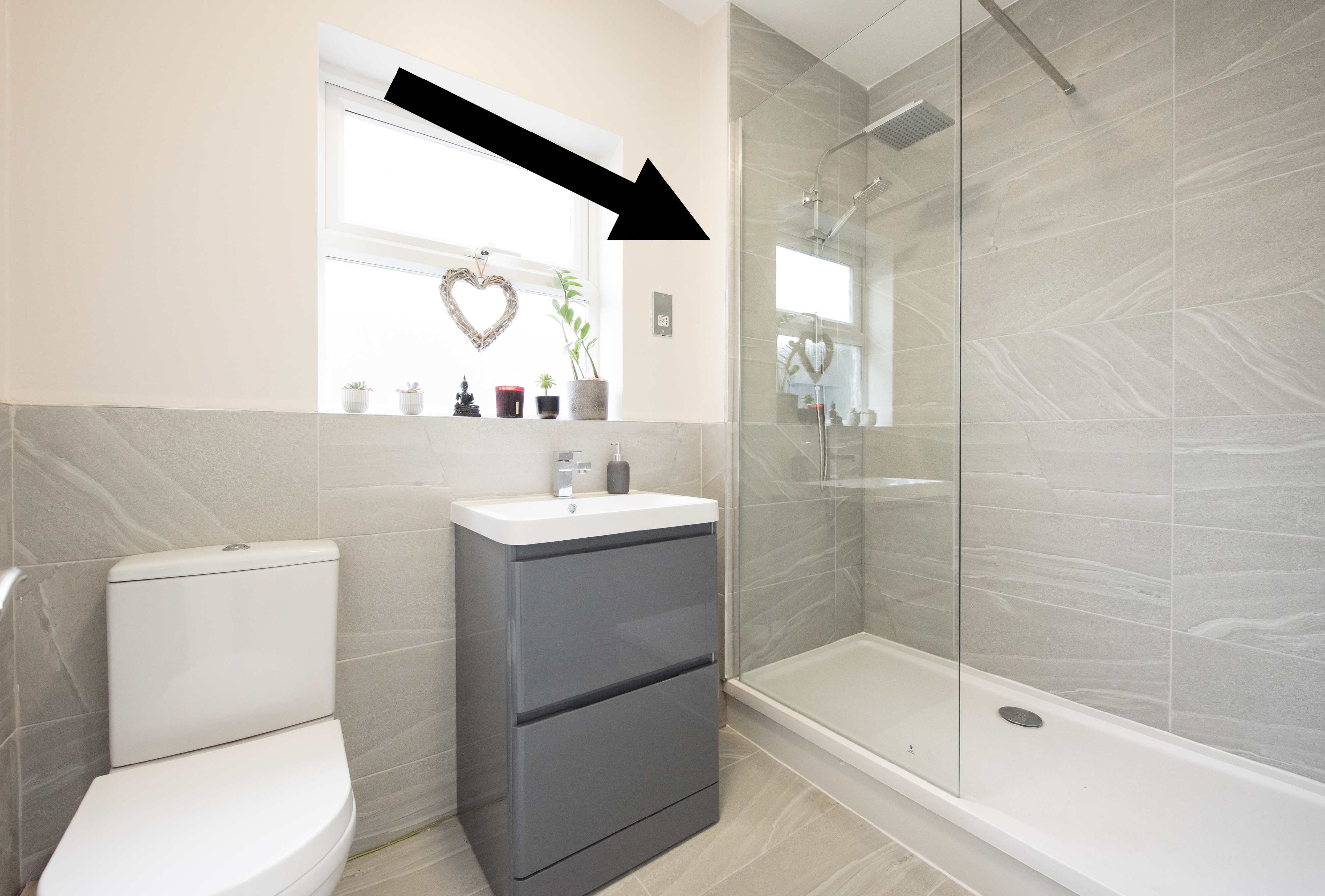 Arrow pointing to a glass shower door