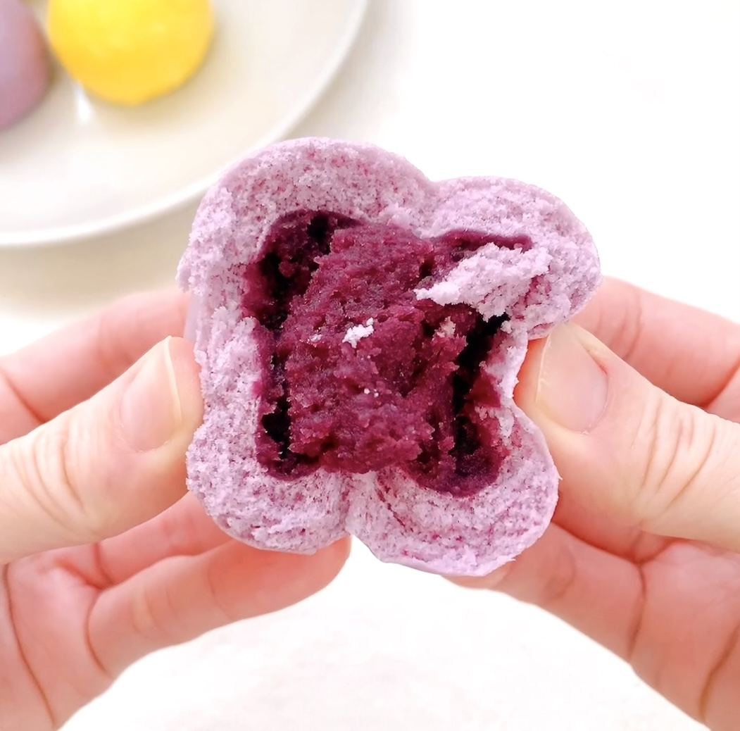 業務スーパーのおすすめの冷凍食品「紫芋まんカボチャまん」