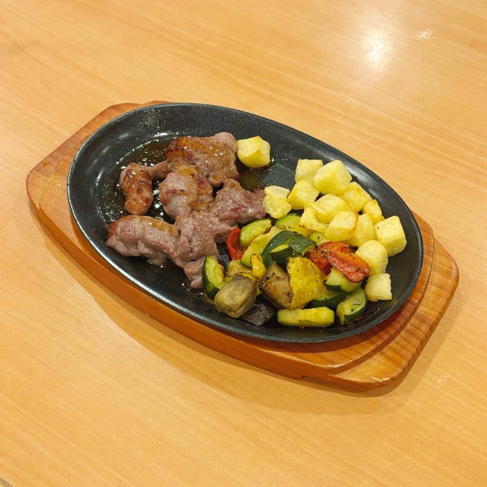 サイゼリヤのおすすめのフード「ラムと野菜のグリル」