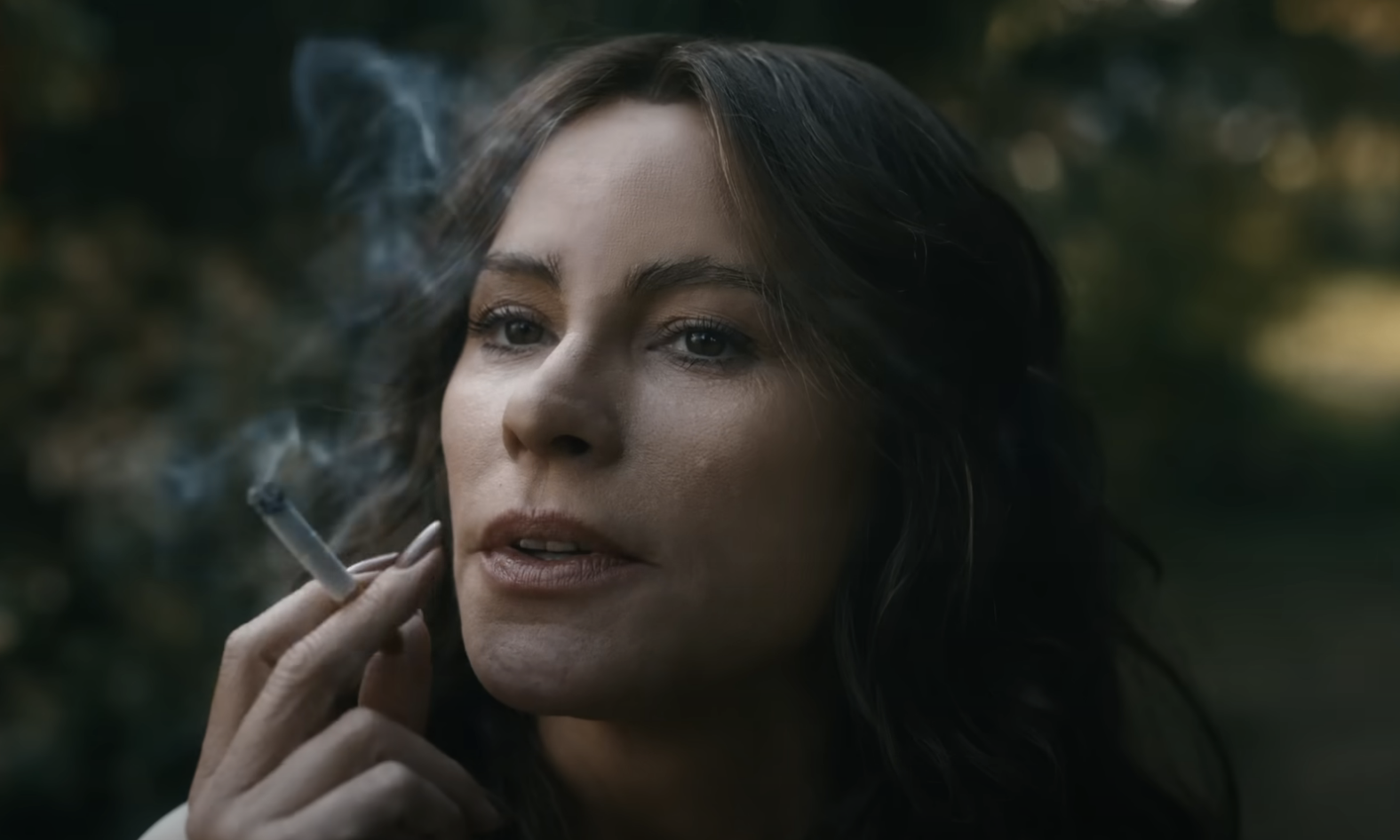 Close-up of Sofía smoking a cigarette on the Netflix show