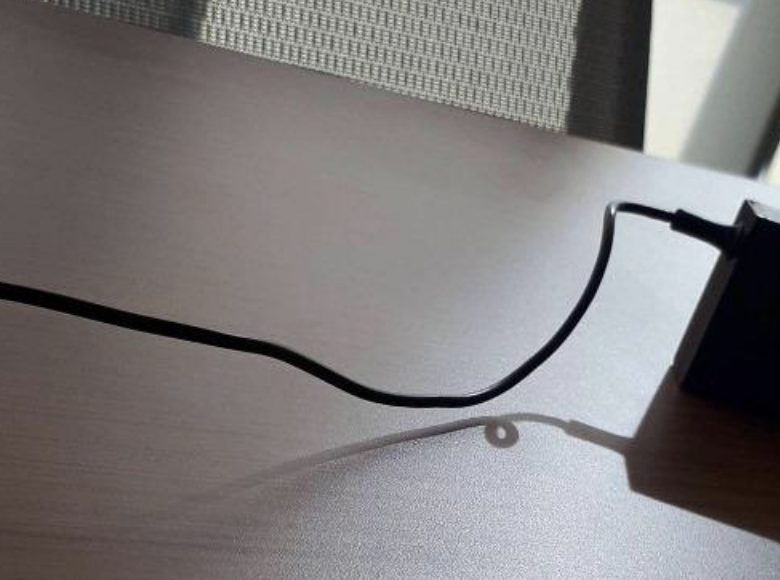 a shadow that doesn&#x27;t match the cord