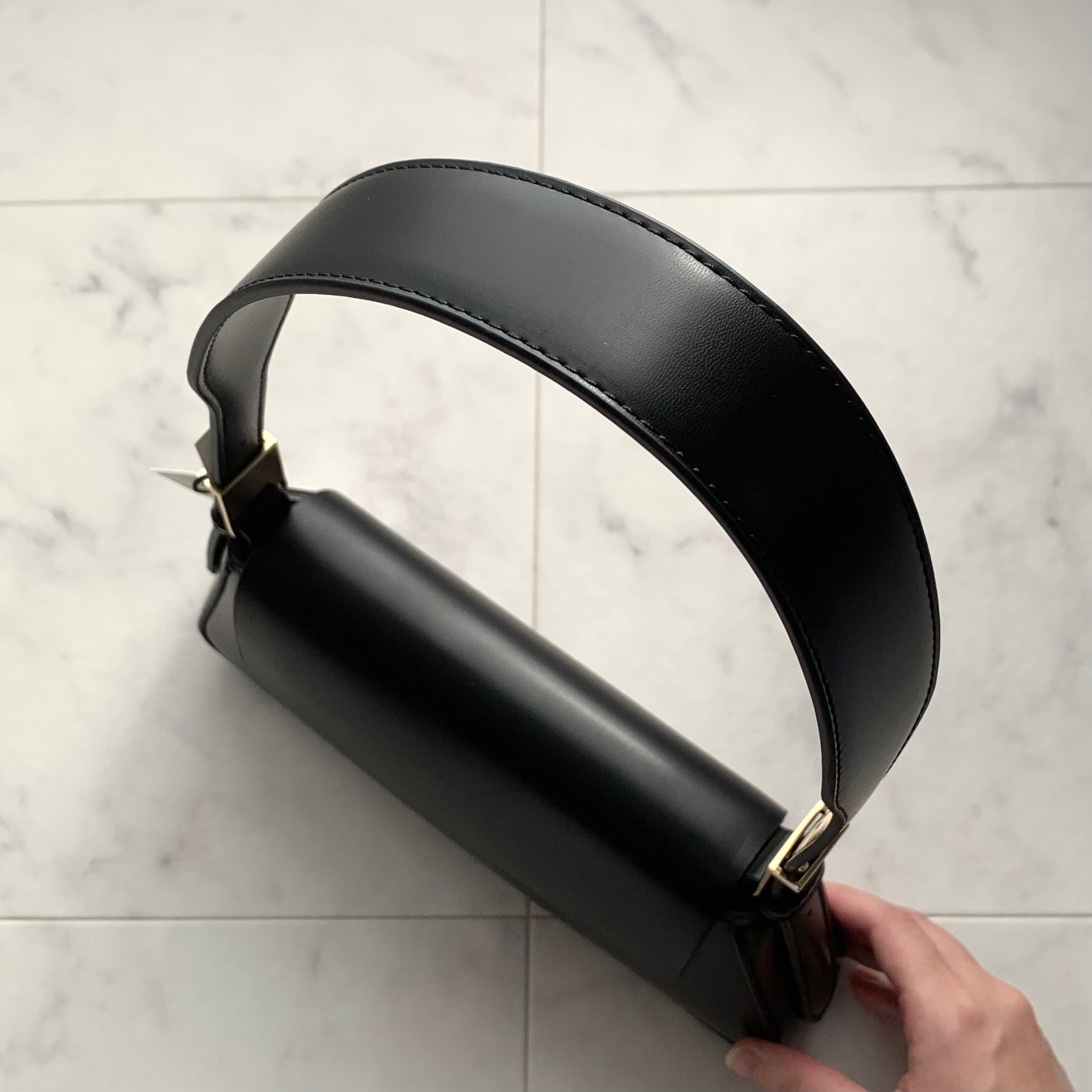 ZARA】持つだけでオシャレ見え！高級感たっぷりの「高見えミニ