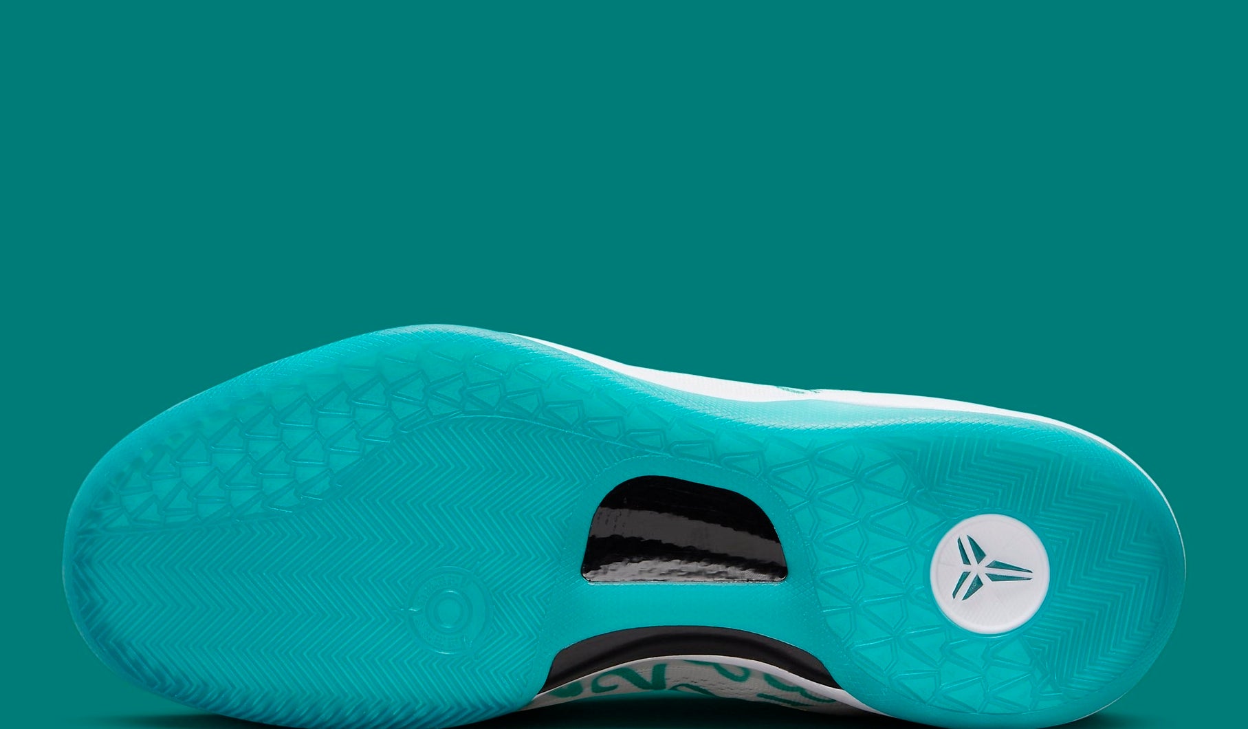 Nike Kobe 8 Radiant Emerald Release Date FQ3549-101 Sole