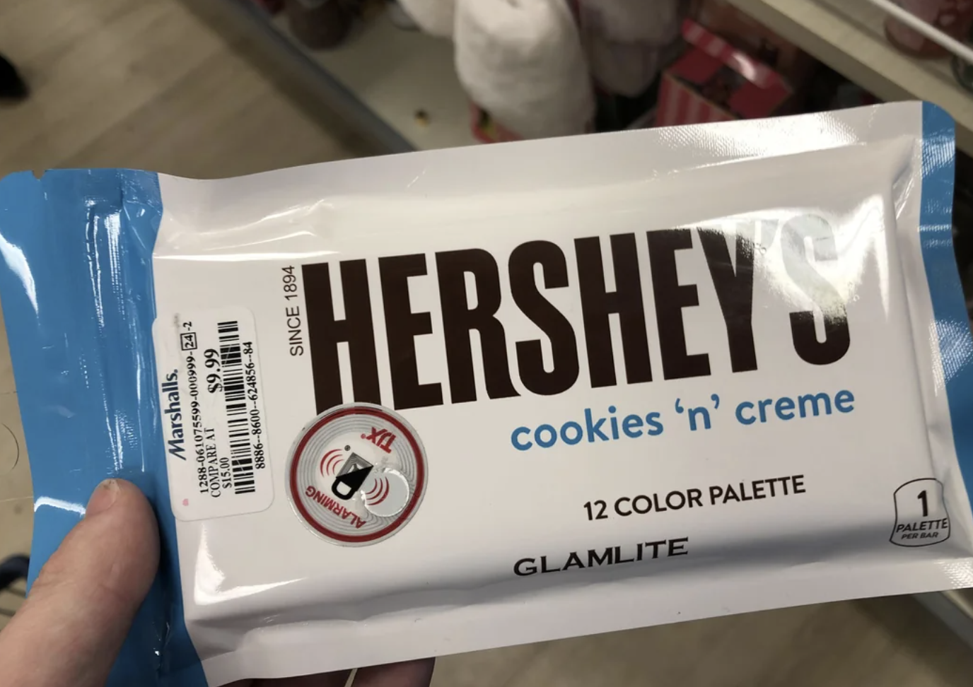 A package of Hershey&#x27;s brand cookies &#x27;n&#x27; creme 12-color palette