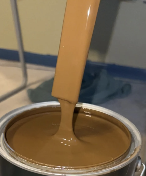 Light brown paint in a can that looks like caramel pudding