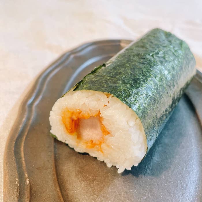 Family Mart(ファミリーマート)のおすすめグルメ「手巻寿司 ヒレ勝巻」