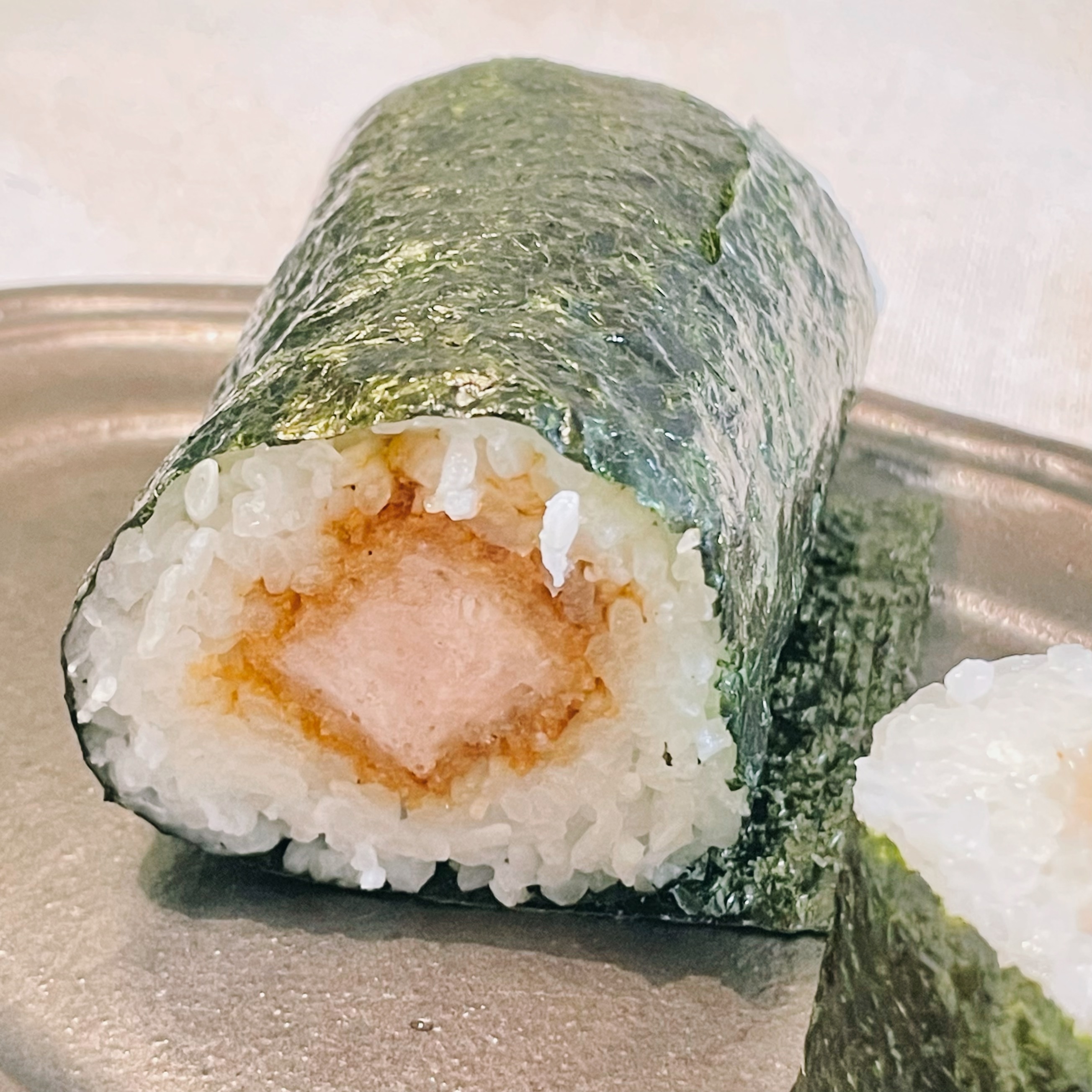 Family Mart(ファミリーマート)のおすすめグルメ「手巻寿司 ヒレ勝巻」