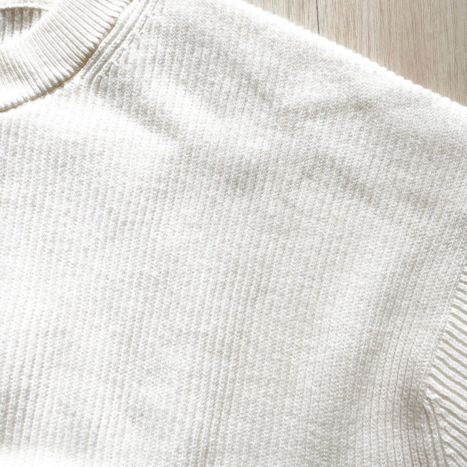 無印良品のオススメのセーター「婦人 洗える畦編みショート丈クルーネックセーター」